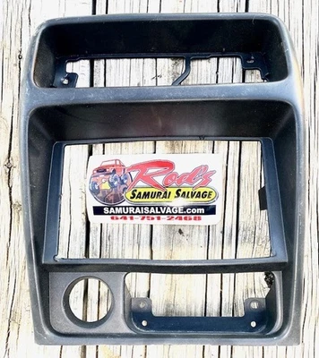 Bisel de tablero Suzuki Sidekick Geo Tracker Foto 1 de 2