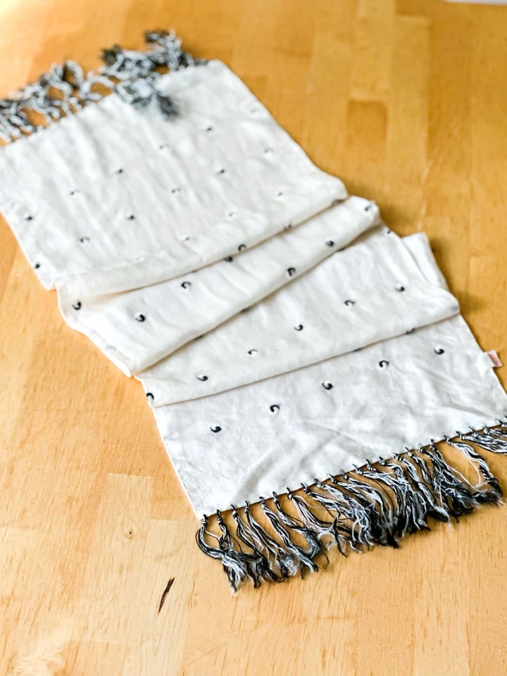 Bufanda de crepé de seda vintage - seda vintage - seda ascot - seda blanca y negra vintage Foto 1 de 4