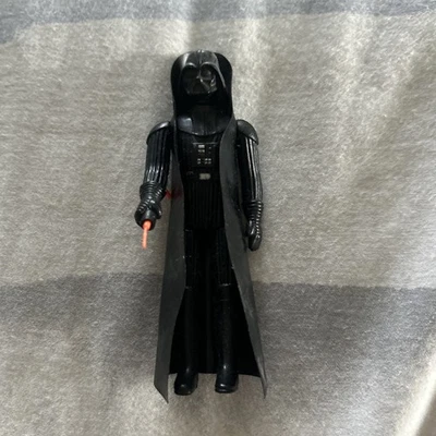 Kenner Star Wars Darth Vader Action Figure Extending Lightsaber - Image 1 of 3