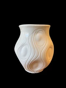 Studio Pottery Vase • Sculptural White Matte Swirl • Signed M. Curly 4.75 - Picture 1 of 4