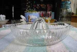 Vintage Glass Orange Juicer Reamer ~ - Picture 1 of 4