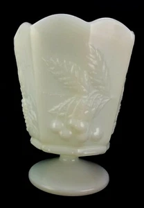 Vintage Anchor Hocking  Milk Glass Grapes Flower Vase NAPCO 1186 6¼" - Picture 1 of 11