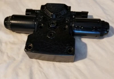 Sauer Danfoss H1 or MP1 pump Electronic Displacement Control EDC 12VDC 11019732 - Image 1 of 4