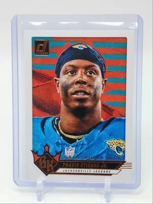 TRAVIS ETIENNE JR. 2024 DONRUSS FOOTBALL GRIDIRON KINGS JAGUARS Q5760 - Image 1 of 2