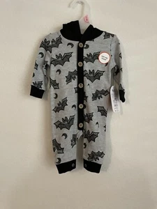 Wonder Nation Baby Boy Girl Gray Hooded Halloween Bat Romper Size 0-3 Months New - Picture 1 of 4
