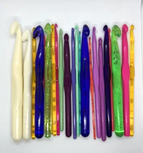 1 x Plastic Crochet Hook Various Sizes Available 3mm to 15mm - Picture 1 of 1