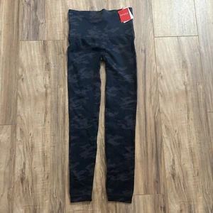 SPANX Look At Me Now Seamless Shaping High Rise Leggings Black Camo SZ S NWT - Picture 1 of 9