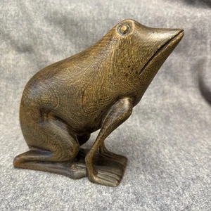 Holzkröte Figur. Handgeschnitzter Frosch. Natur Spirit Deko. Rustikales Tier Totem - Bild 1 von 15