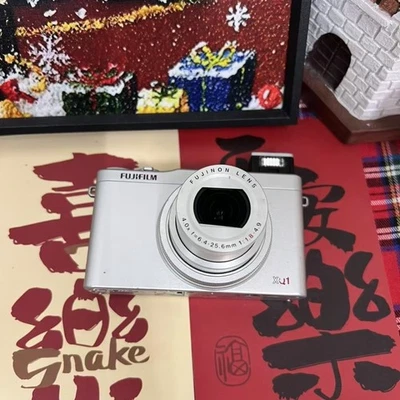 FUJIFILM XQ1 Digital Camera 12.0 MP 4x Optical Zoom with Accessories White - Image 1 of 4