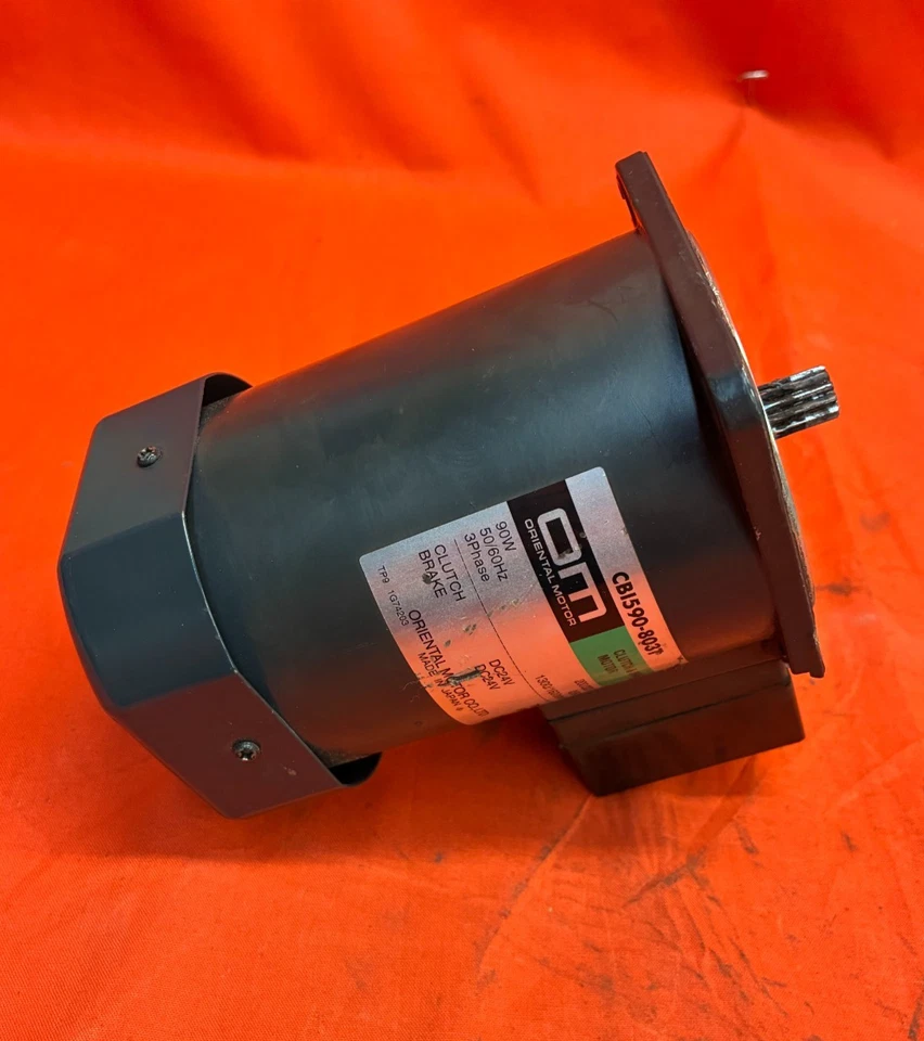 ORIENTAL MOTOR CLUTCH & BRAKE MOTOR CBI590-803T  3 PHASE 90W 50/60HZ 200/220V - Image 1 of 4