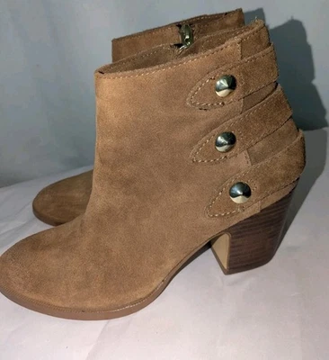 Ivanca Trump Botines de Gamuza Marrón con Acentos de Hebilla Lateral Talla 6 1/2 M Foto 1 de 4