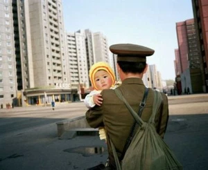MARTIN PARR - PJÖNGJANG, NORDKOREA, 2021 signierte limitierte Auflage - EXZ - Bild 1 von 1
