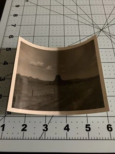 Fotografía encontrada vintage en blanco y negro Devils Tower Wyoming - Imagen 1 de 3