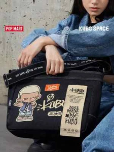 Authentische POPMART KUBO JEANS Serie Umhängetasche süß Geschenk - Bild 1 von 3
