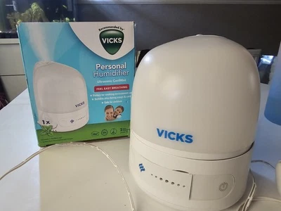 Vicks Personal Cool Mist Ultrasonic Humidifier Easy to Use Quiet VUL510E1 - Image 1 of 4