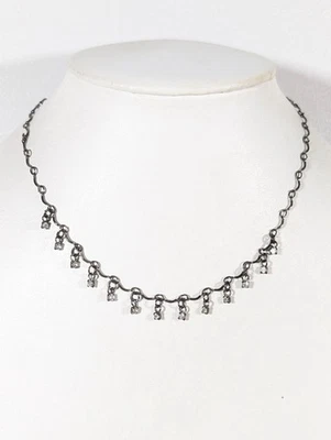 Colar Gargantilha Delicada Amuleto de Strass Metálico Cinza Express Gótico 15,5" - Imagem 1 de 4