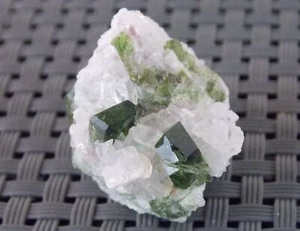 UVIT (TURMALIN) KRISTALLE auf MAGNESIT - 3 cm - BRUMADO, BAHIA, BRASILIEN 28281 - Bild 1 von 6