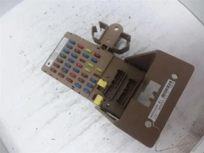 Caja de conexiones de fusibles de cabina Subaru Legacy 2009 82201AG05A Foto 1 de 4