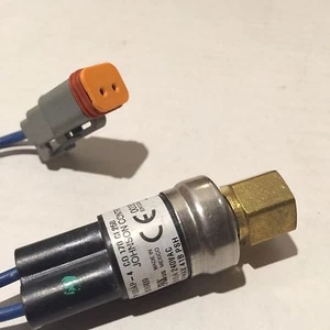 P100AP-4, Johnson Controls, Encapsulated Pressure Switch, NSN: 5930 01 583 8559 - Picture 1 of 5