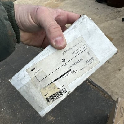 TE Connectivity 1437390-8 Heavy Duty Terminal Block Box of 40 - Image 1 of 3