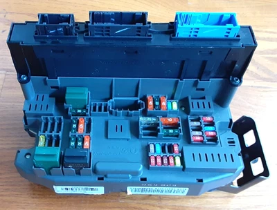 2013 BMW E70 X5 E71 X6 DASH CABIN FUSE RELAY JUNCTION MODULE BOX FUSEBOX - Image 1 of 4