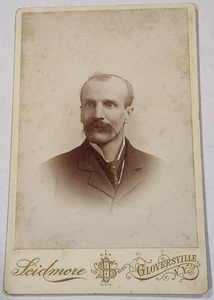 Antike Kabinettkarte Foto 1800er Hübscher Herr Gloversville N.Y. Schnurrbart - Bild 1 von 3