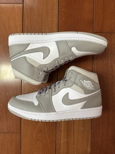 Air Jordan 1 Mid Linen College Grey Herren Größe 9,5 554724-082 NEU - Bild 1 von 6