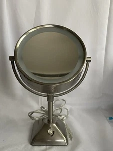 LED Cosmetic Mirror Lighted Makeup Plug In Double Sided Round Magnifying Vanity - Picture 1 of 7