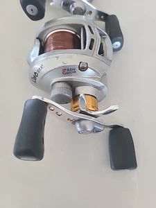 Abu Garcia Ambassadaur Revo S 6.4:1 Right Handed Baitcasting Fishing Reel - Bild 1 von 8