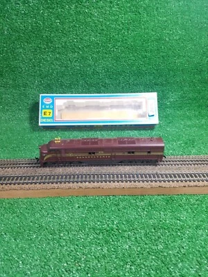 Model Power 912D HO Pennsylvania EMD E7 Dummy Diesel Locomotive w/ Light Non-Pwr - Image 1 of 4