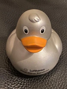 ### LUFTHANSA FIRST CLASS - ENTE - GUMMIENTE - BADEENTE - HON - RARITÄT !!! ### - Picture 1 of 1