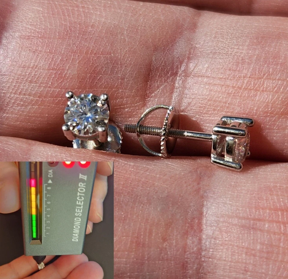 Pendientes de cesta de diamantes creados en laboratorio de 1 quilate 4P chapados en oro con tornillo prueba de paso Foto 1 de 1