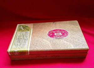 VINTAGE WOODEN EMPTY EMBASSY CIGAR BOX ( 123A ) FROM LARGE COLLECTION - Picture 1 of 3