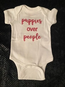 Mameluco de bebé con piedra de nacimiento brillante Puppies Over People | Una pieza | Divertido | 6 meses - Imagen 1 de 2