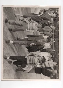 Refugees Arrive In UK From Tristan Da Cunha Volcano 1961 Press Photo - Picture 1 of 1