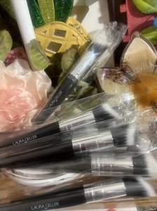 New Laura Geller Large Angled Stippling Brush Full Size Sealed 100% Authentic - Picture 1 of 4