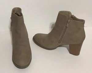 Women’s Diba Size 9.5 Heel Boots Faux Leather Brown Zippers On Sides - Picture 1 of 7