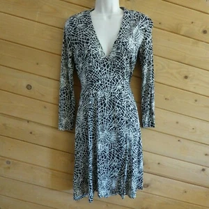 Diane Von Furstenberg 100% Silk Black Cream Wrap Dress Size 4 Vintage - Picture 1 of 7