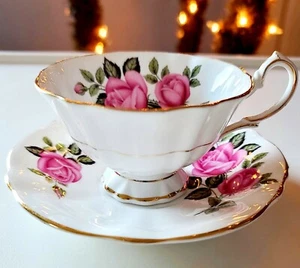 Tazza da tè e piattino Queen Anne Roses - Foto 1 di 6