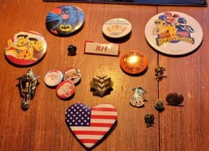 Einige Vintage Menge 18 Tasten Pins Power Rangers Batman Boy Scouts Feuersteine - Bild 1 von 14