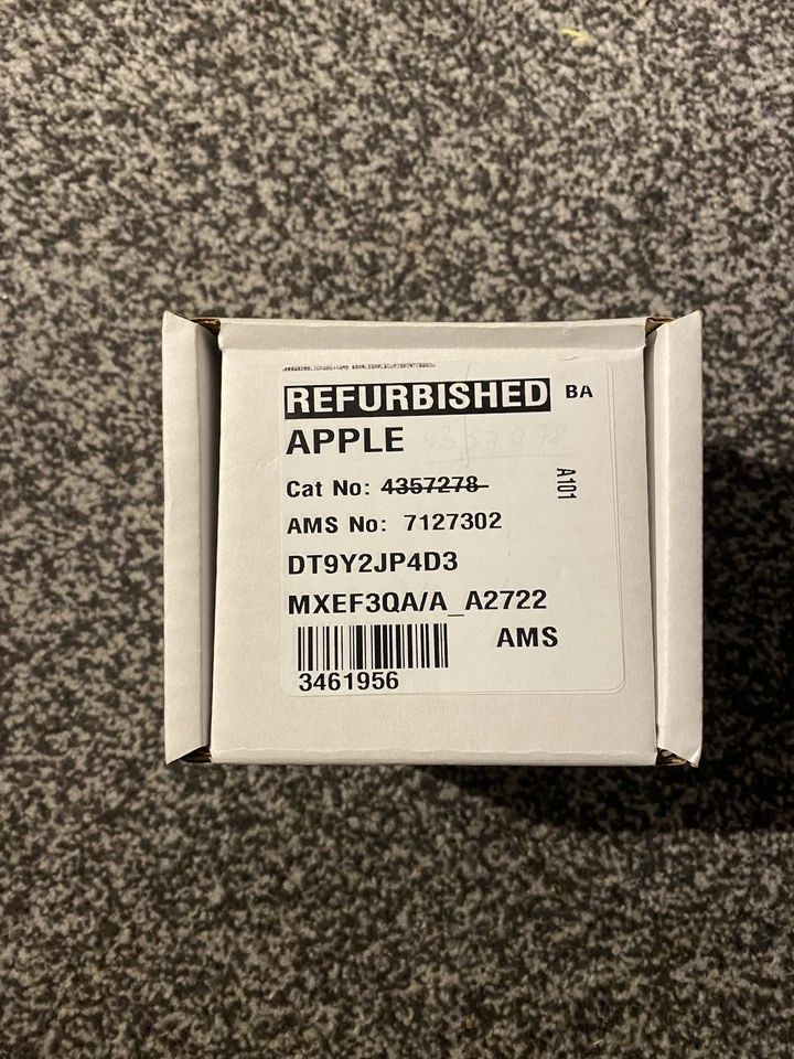 Apple Watch SE (2nd Generation) 40mm Aluminium Case with Sport Loop - Starlight - Image 1 of 4