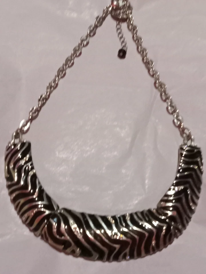 Collar Declaración CASA BLANCA MERCADO NEGRO Plata Brillo, Esmalte Negro  Foto 1 de 4