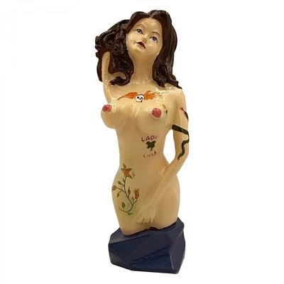 Botão de mudança personalizado Cindy morena senhora nua com tatuagens  - Imagem 1 de 2