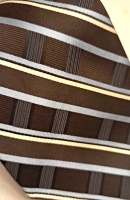 Corbata Croft & Barrow 100% seda marrón con rayas azules Foto 1 de 4