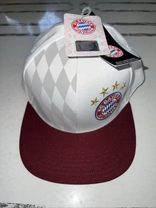 Cappello nuovo con etichette FC BAYERN MUNCHEN Adidas Snap Back FCB Flat Cap 2011 - Foto 1 di 24