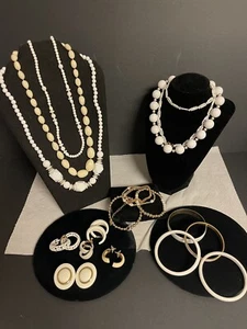 Lot White & Goldtone Jewelry Lewis Some Signed by Segal California & Monte - Picture 1 of 9