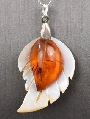 优雅的波罗的海琥珀和珍珠母叶吊坠,纯银,18 英寸链子 — 第 1/4 张图片