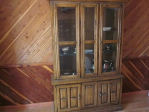 Beautiful Solid Oak Vintage China Cabinet/Hutch 52 "W X 82 "H Local Pickup ONLY - Picture 1 of 3