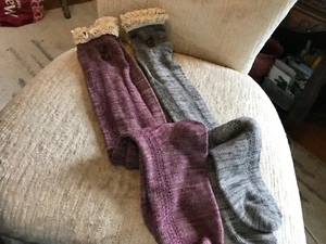 LADIES/GIRLS crochet LACE TRIM BOOT SOCKS PAIR OF 2 GRAY & BURG NEW - Picture 1 of 5