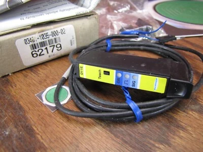 Banner D11E Teach Mode Photoelectric Sensor, 10-30V DC, NPN/PNP, Expert  (62179) - Image 1 of 4